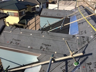 施工中ﾙｰﾌｨﾝｸﾞ+遮熱ｼｰﾄ